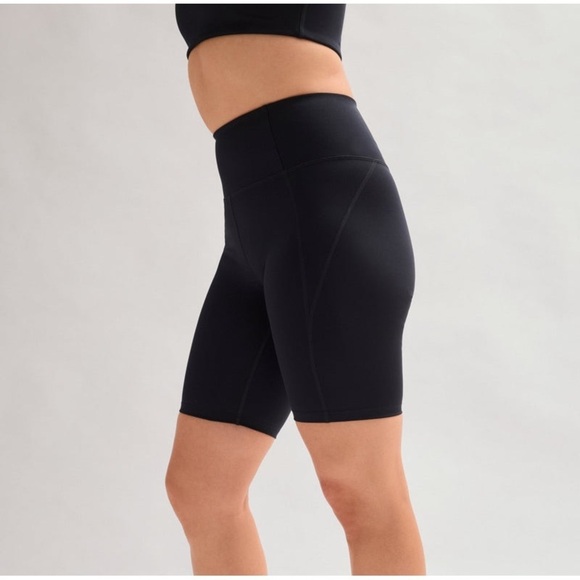 GIRLFRIEND COLLECTIVE High Rise Bike Short In Black - Picture 4 of 9